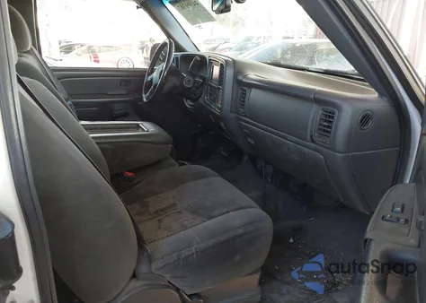 2004 Chevrolet Silverado 1500 Ls z USA, uszkodzony, nr VIN 1GCEC19X44Z256811